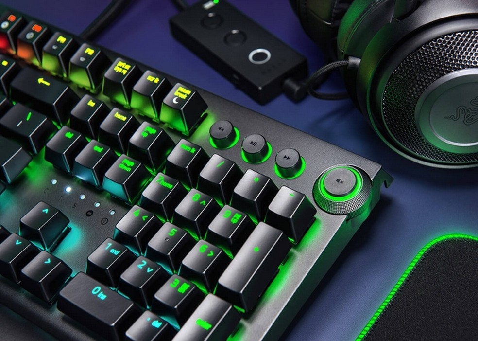 Teclados mecânicos oferecem mais conforto para quem digita por muito tempo — Foto: Divulgação/Razer