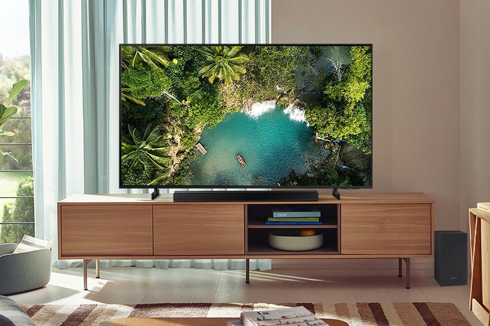 Soundbars são uma das formas mais econômicas para melhorar a qualidade de som da TV — Foto: Divulgação/Samsung