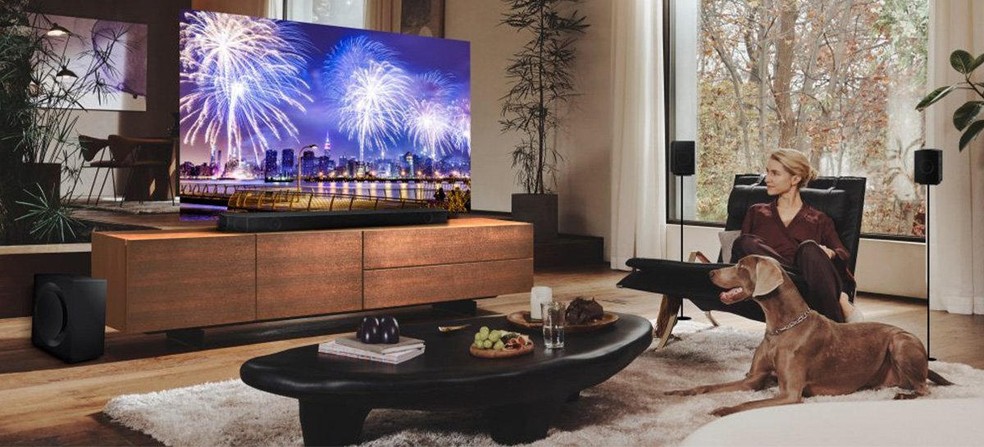 O design compacto e fino das soundbars se adapta a diferentes tipos de decoração de ambientes — Foto: Divulgação/Samsung