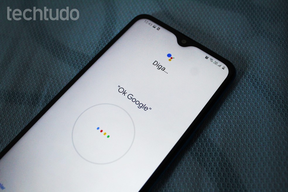 "Ok Google" é o comando usado para ativar a assistente — Foto: Marcela Franco/TechTudo