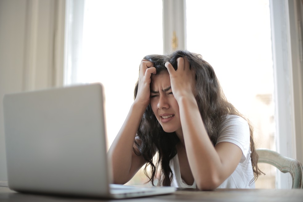 Seis perigos de usar o notebook por muito tempo que você precisa saber — Foto: Pexels/Andrea Piacquadio