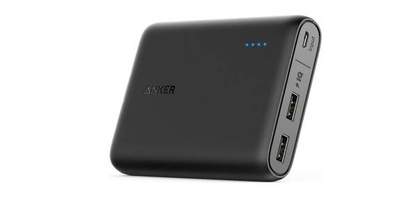 A PowerCore, da Anker, possui quatro luzes azuis que indicam o nível de bateria