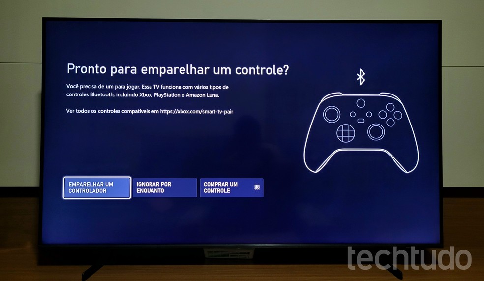 Conecte um controle gamer na TV Samsung parA função de teste diagnóstico em muitas TVs Samsung permite que você verifique o status da conexão Wi-Fi a jogar — Foto: Lucas Santos/TechTudo