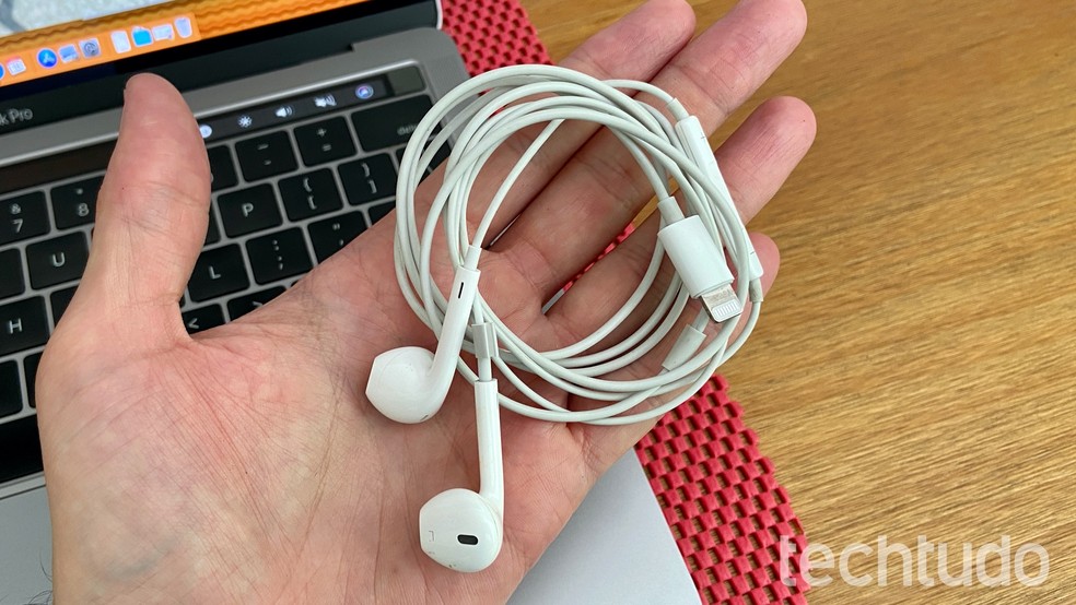 EarPods: fones de ouvido custam R$ 198 na Amazon — Foto: Thássius Veloso/TechTudo