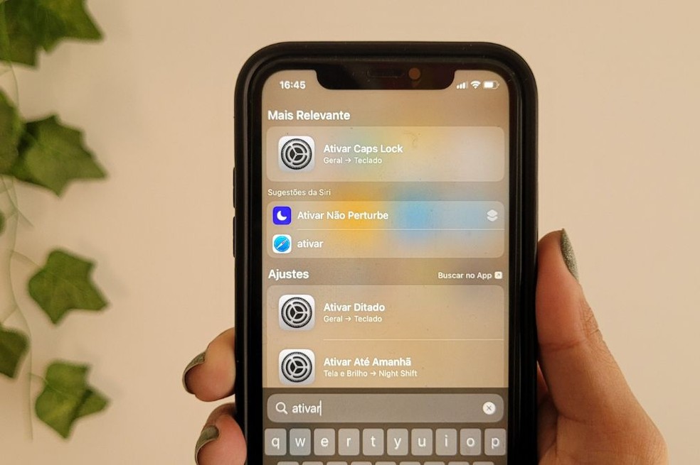 O Spotlight pode demorar dias para indexar todos os arquivos à busca, o que pode comprometer a bateria do iPhone após o update — Foto: Giulia Vibosi/TechTudo