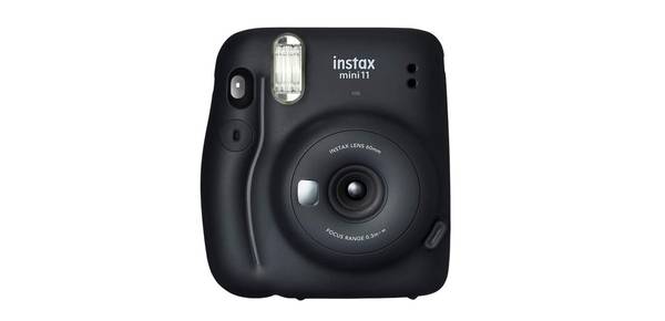 A Instax Mini 11 revela as fotos de maneira imediata 