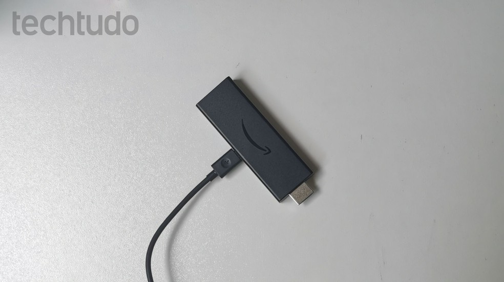 Fire TV Stick Lite: modelo é compacto e discreto — Foto: Beatriz Cardoso/TechTudo