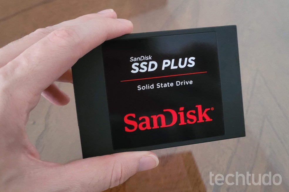 SSD de 2.5 mm é a opção que oferece maior compatibilidade, mas desempenho limitado. — Foto: Rafael Leite/TechTudo