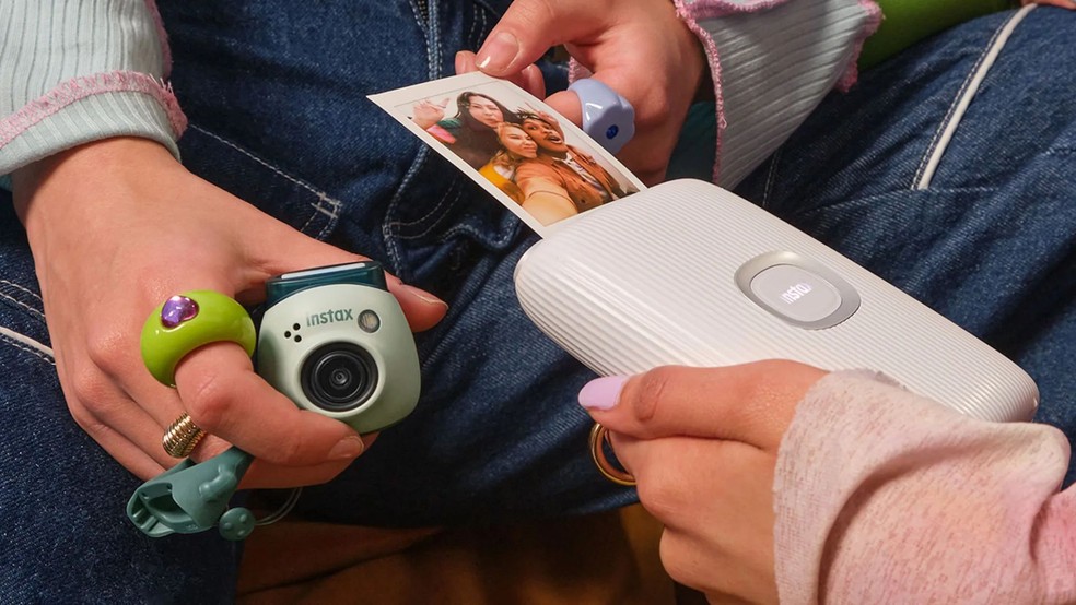 Instax Pal é compatível com as impressoras de imagens instantâneas da Fujifilm — Foto: Divulgação/Fujifilm