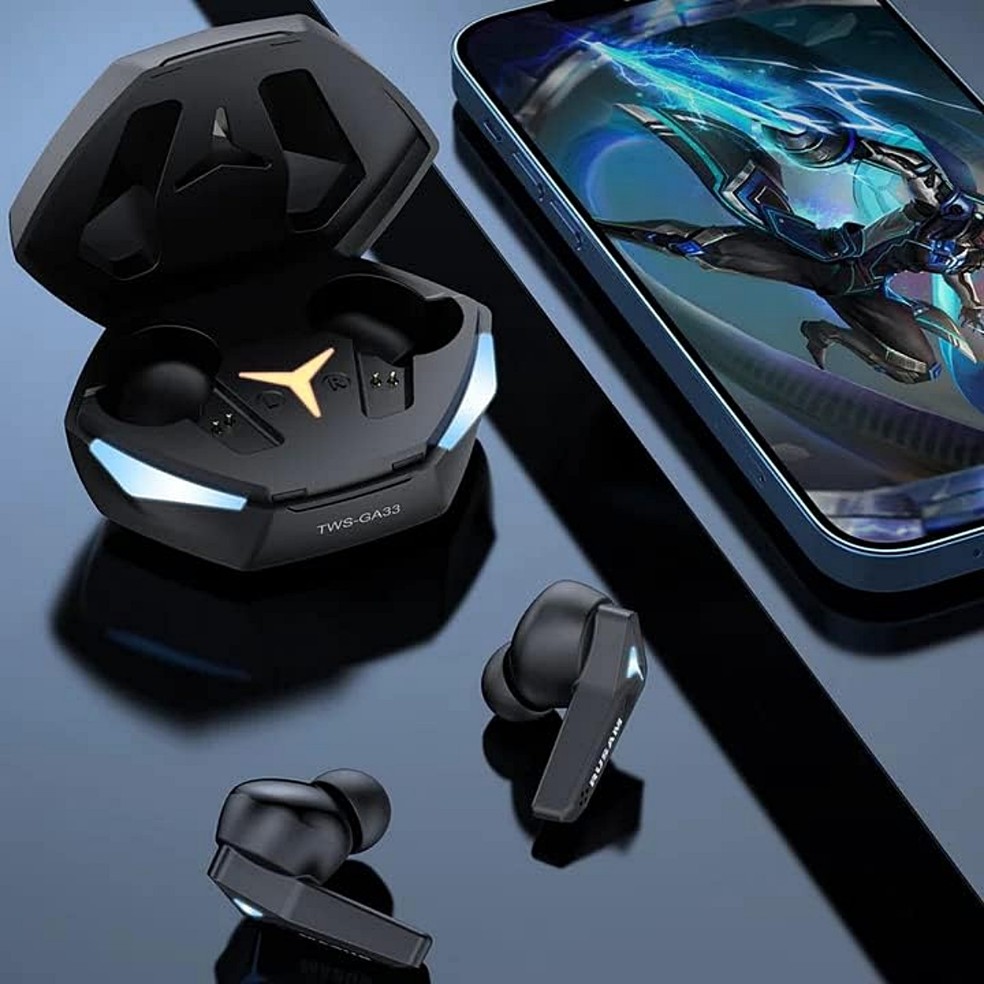 Fones Bluetooth para games contam com recursos como iluminação LED, baixa latência na reprodução do som, microfone com cancelamento de ruídos e reforços de graves — Foto: Reprodução/Amazon