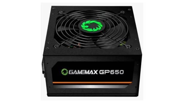 Gamemax GP650 tem certificações IEC 61000 (CE/EMC), IEC 60950 (CE/LVD) e 80 Plus Bronze