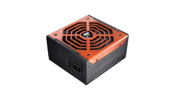 A Cougar BXM possui uma potência de 700 W