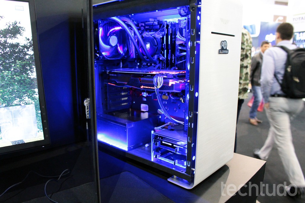 Gabinete Aerocool: 7 modelos para montar um PC gamer — Foto: Aline Batista/TechTudo