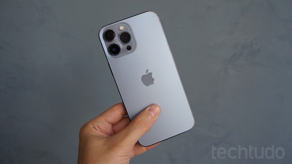 iPhone 13 está em promoção na Black Friday 2023 — Foto: Thássius Veloso/TechTudo