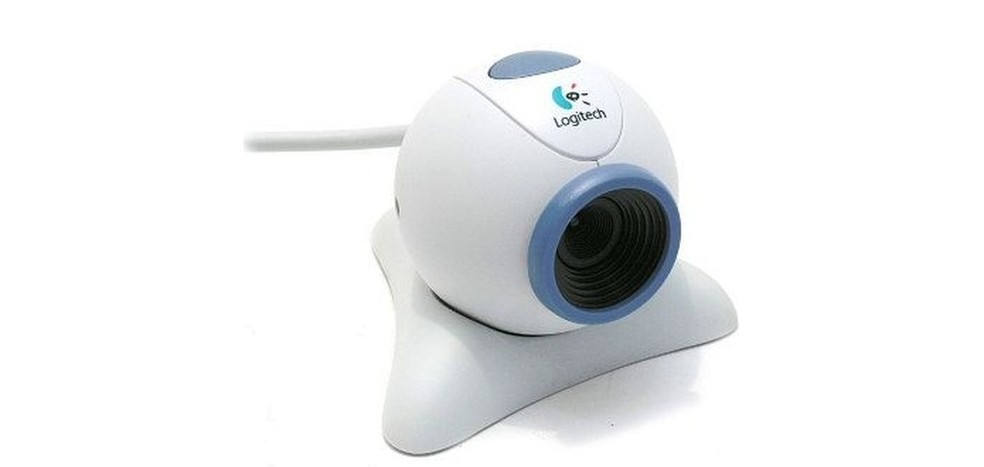 Webcam era acessório comum no topo dos monitores dos anos 2000 — Foto: Divulgação/Logitech