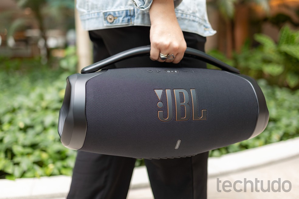 JBL Boombox 3 tem bateria com autonomia de 24 horas de duração — Foto: Mariana Saguias/TechTudo