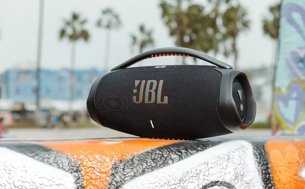 Caixa de som JBL Boombox 3 tem autonomia de bateria de até 24 horas — Foto: Divulgação/JBL