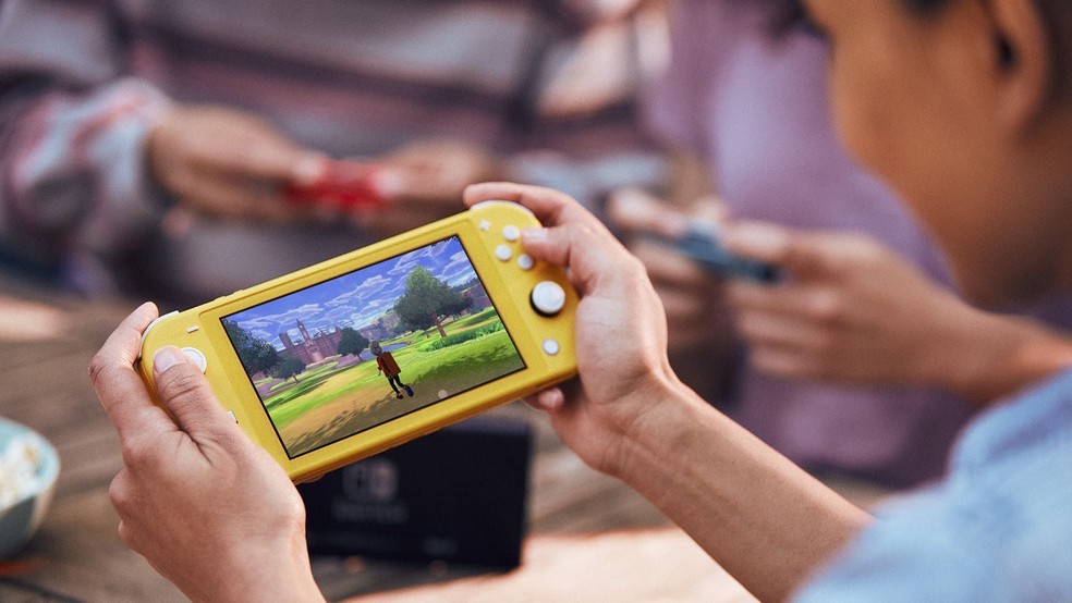 Nintendo Switch Lite: versão mais compacta do Nintendo Switch é dedicada exclusivamente ao modo portátil — Foto: Divulgação/Nintendo