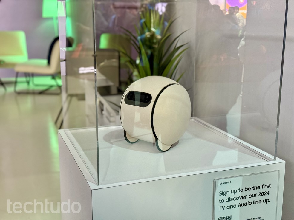 Robô inteligente Ballie, da Samsung, exposto na CES 2024 — Foto: Rubens Achilles/TechTudo