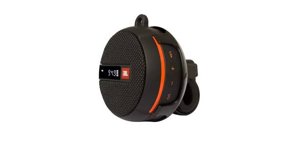 O JBL WIND 2 vem com suporte para ser acoplado em bicicletas 