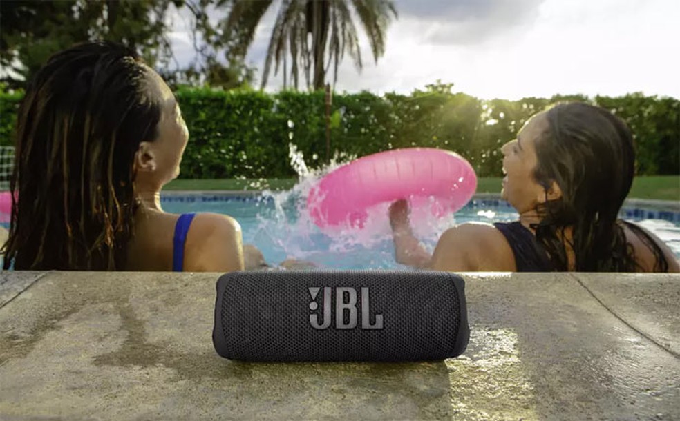 JBL Flip 6 tem mais potência de áudio que o seu antecessor — Foto: Divulgação/JBL