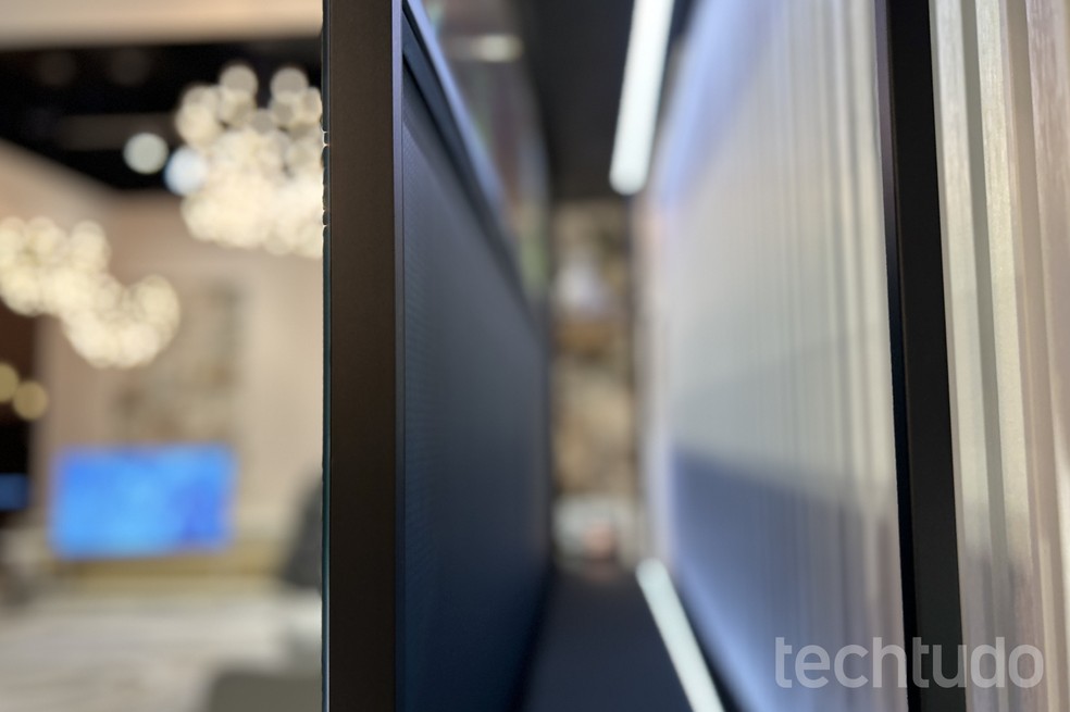 Filtro de contraste da OLED Signature T, TV transparente da LG — Foto: Tainah Tavares/TechTudo